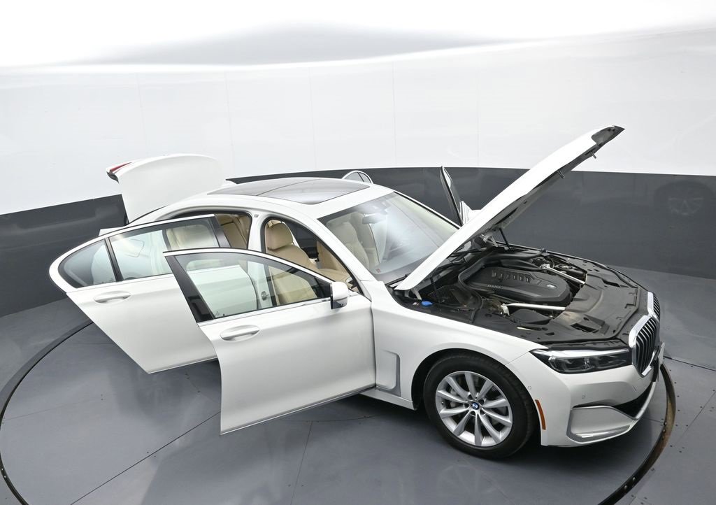 Used 2021 BMW 740i xDrive image 38