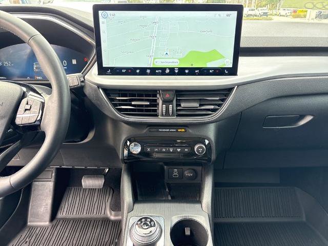 Certified 2024 Ford Escape Platinum w/ Premium Technology Package image 18