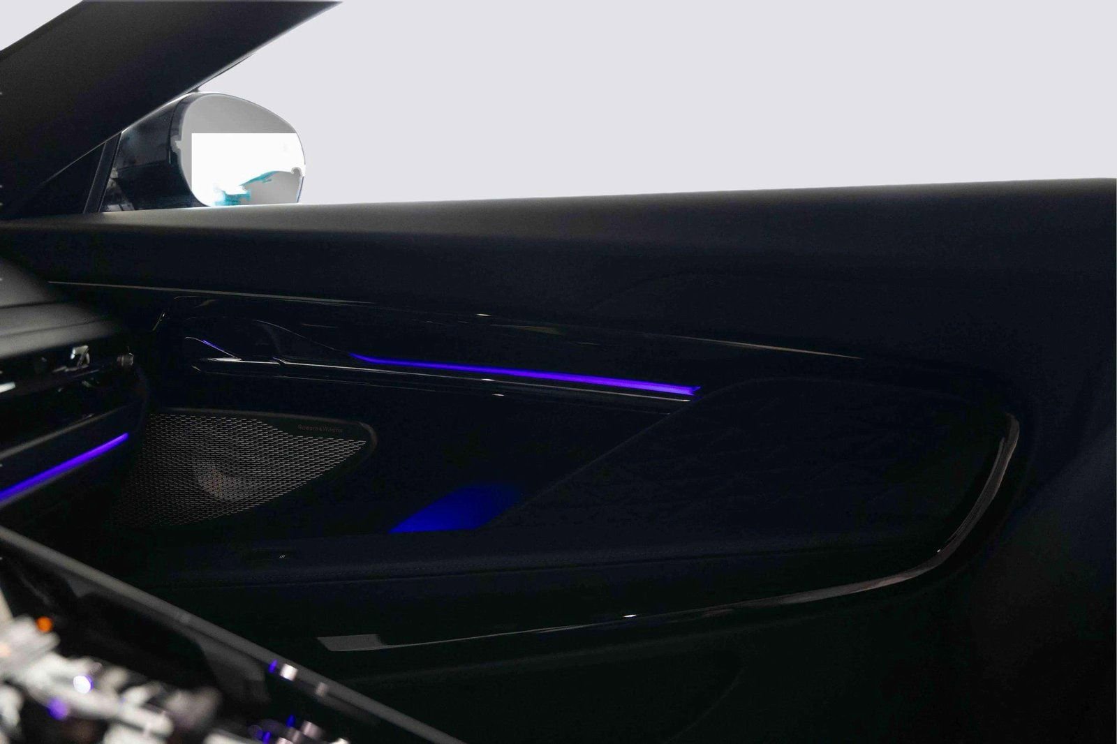 Used 2025 Aston Martin DB12 Coupe RWD image 44