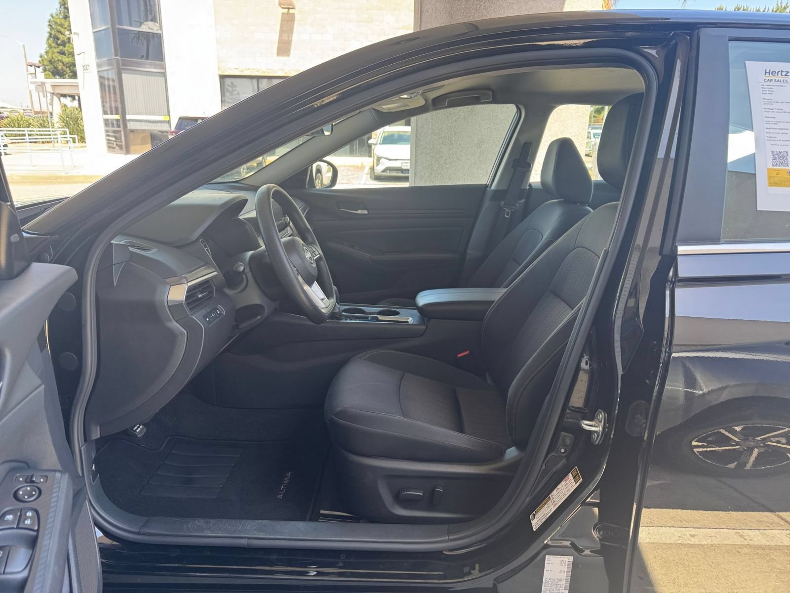 Used 2025 Nissan Altima 2.5 SV FWD image 28