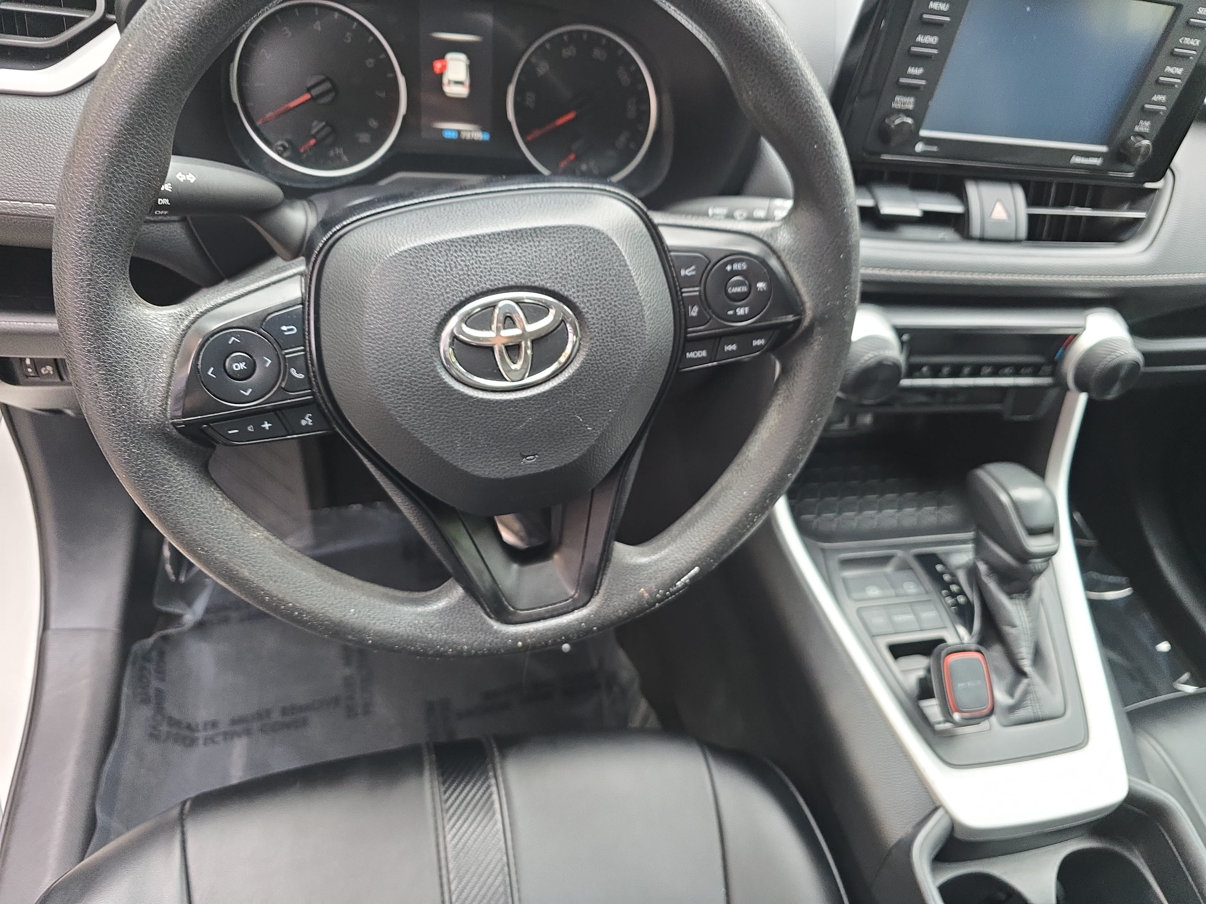 Used 2020 Toyota RAV4 LE FWD image 16