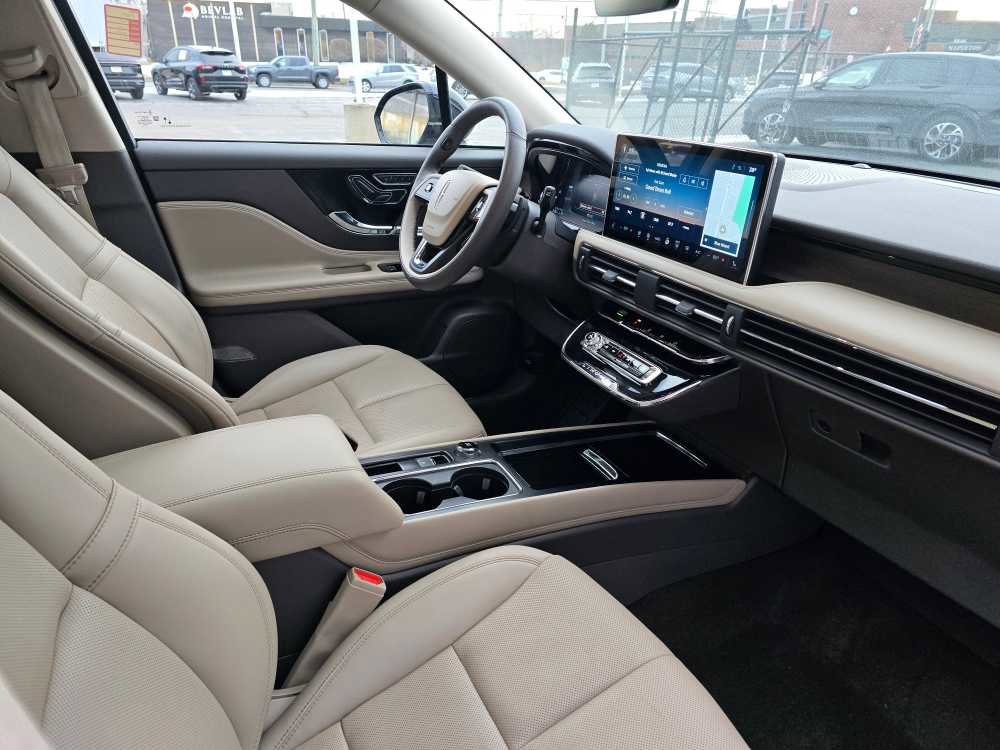 Used 2023 Lincoln Corsair Reserve w/ Equipment Group 201A image 25