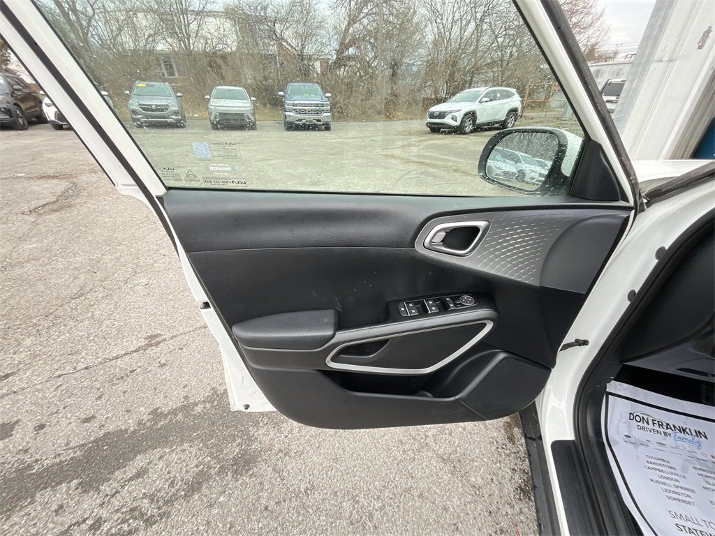 Used 2023 Kia Soul S image 13