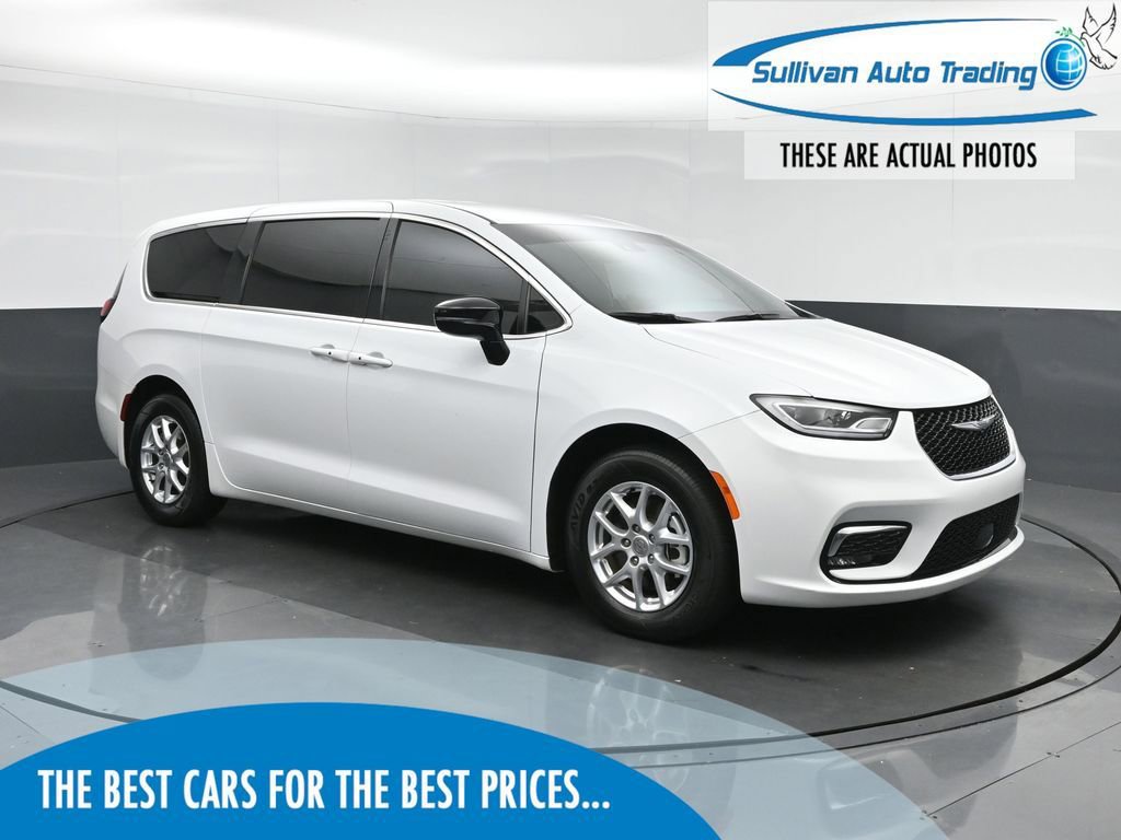 Used 2024 Chrysler Pacifica Touring image 1