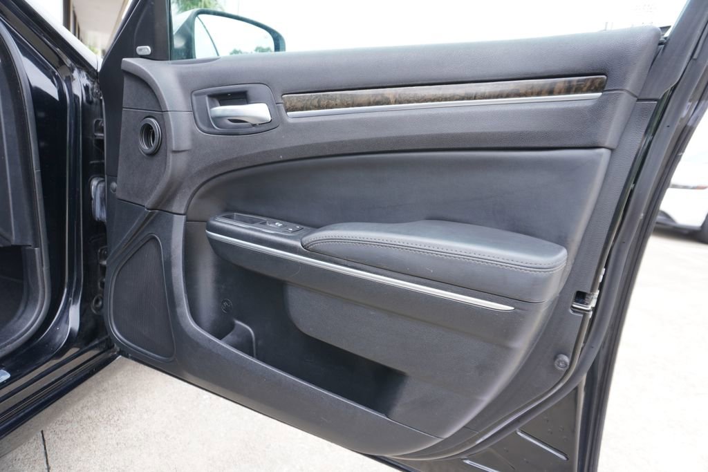 Used 2016 Chrysler 300 C RWD image 23