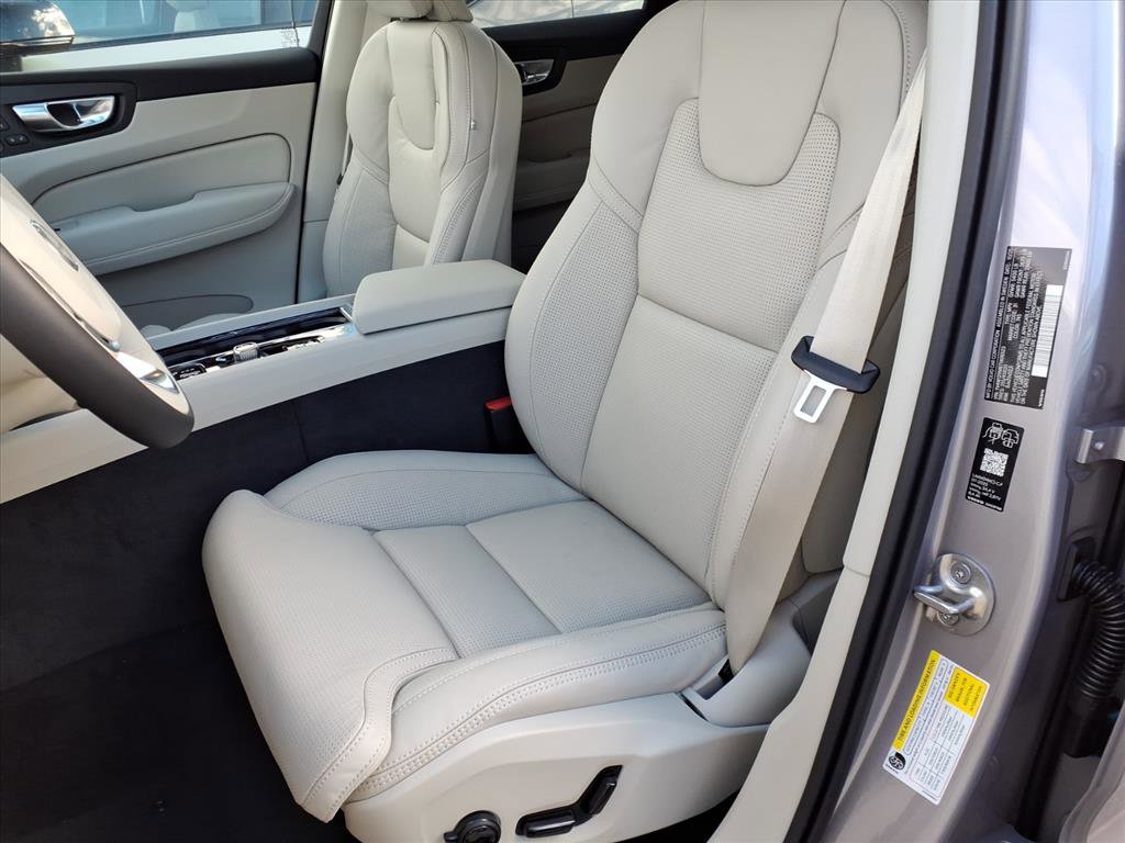 New 2026 Volvo XC60 B5 Ultra w/ Climate Package image 4