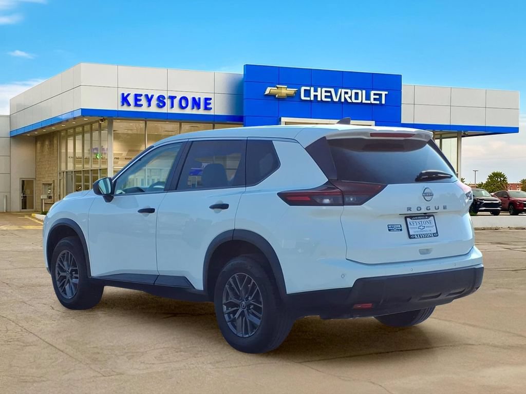 Used 2024 Nissan Rogue S FWD image 5