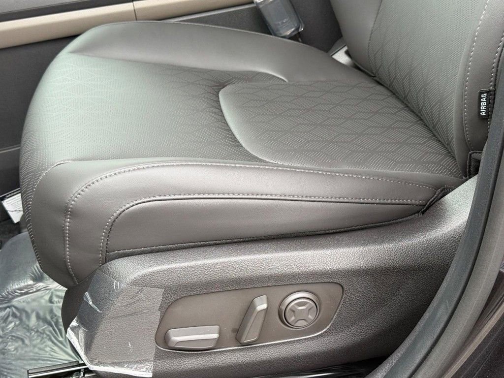 New 2026 Kia Carnival EX FWD image 22