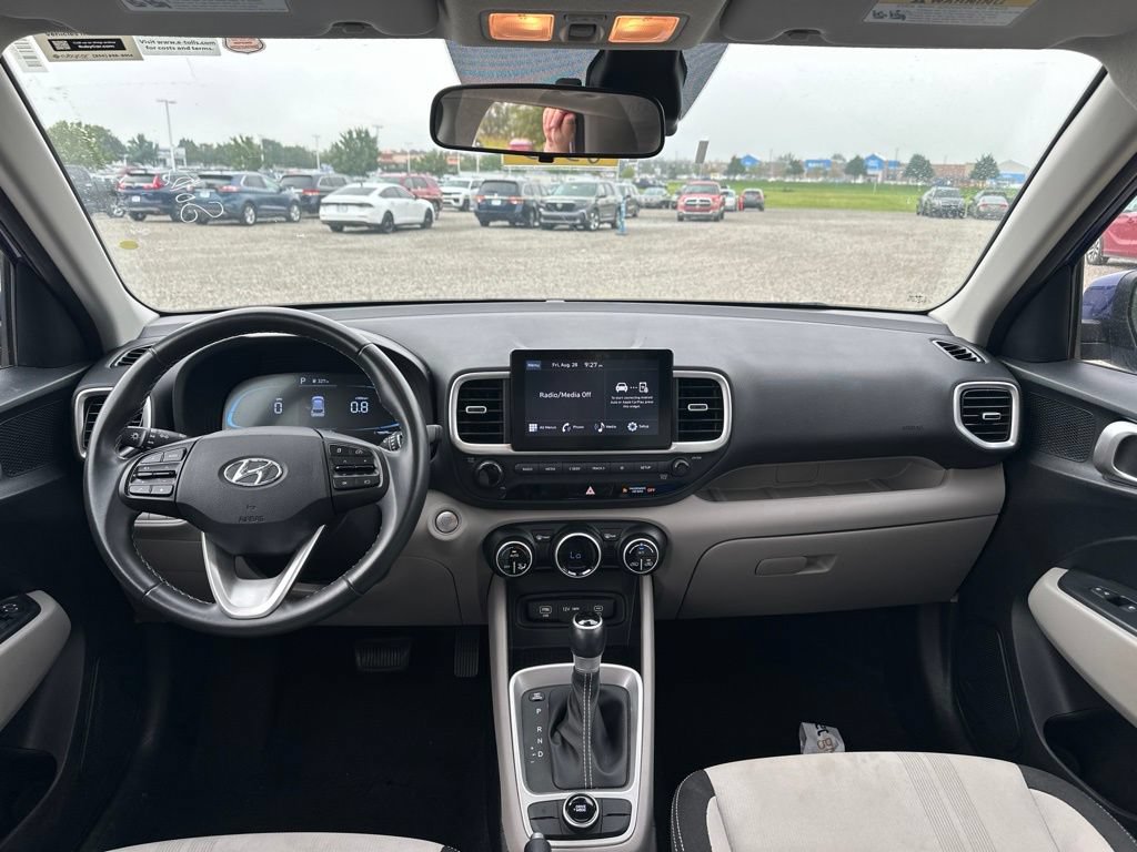 Used 2025 Hyundai Venue SEL FWD image 18