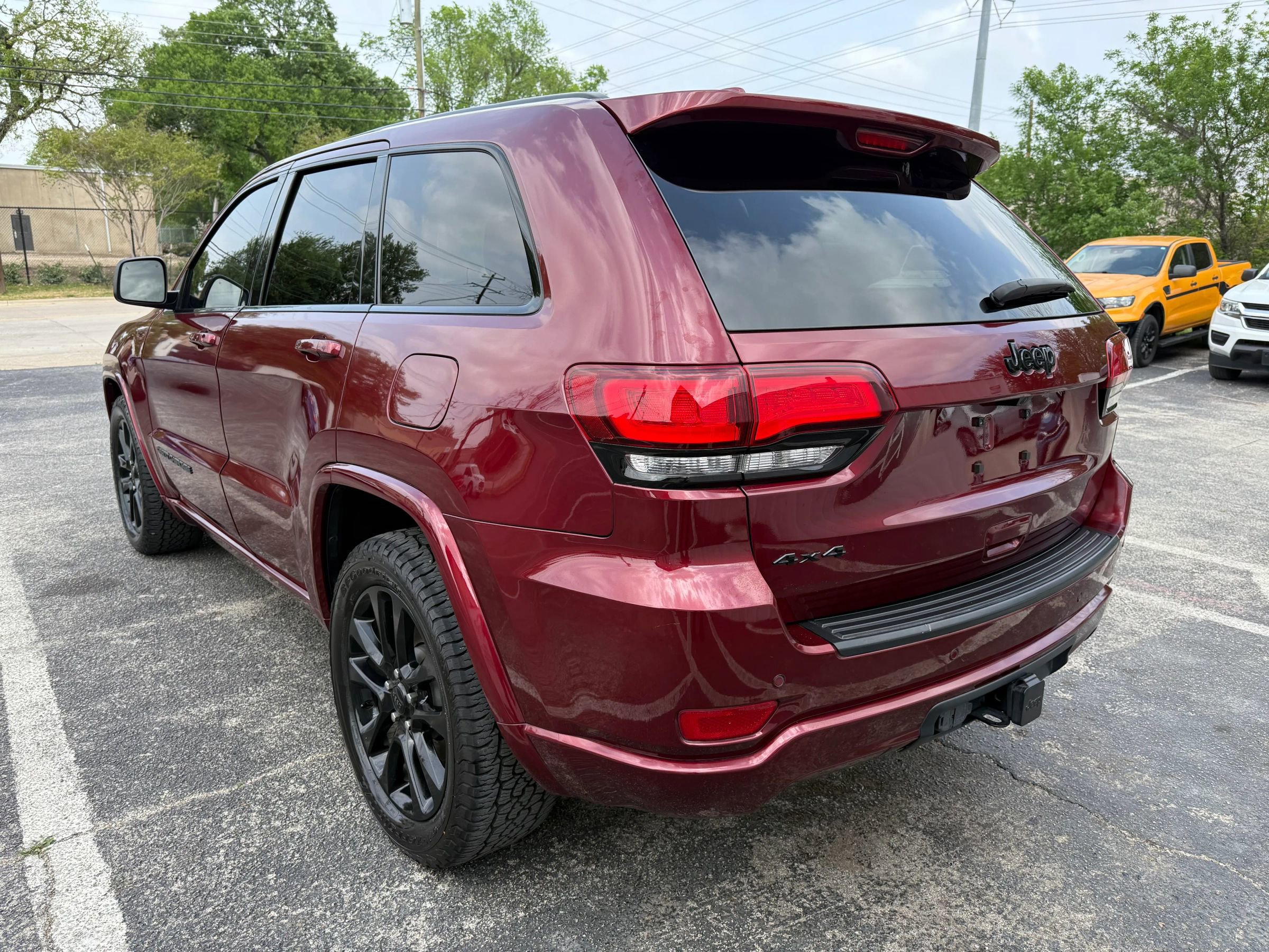 Used 2021 Jeep Grand Cherokee Laredo X AWD/4WD image 3
