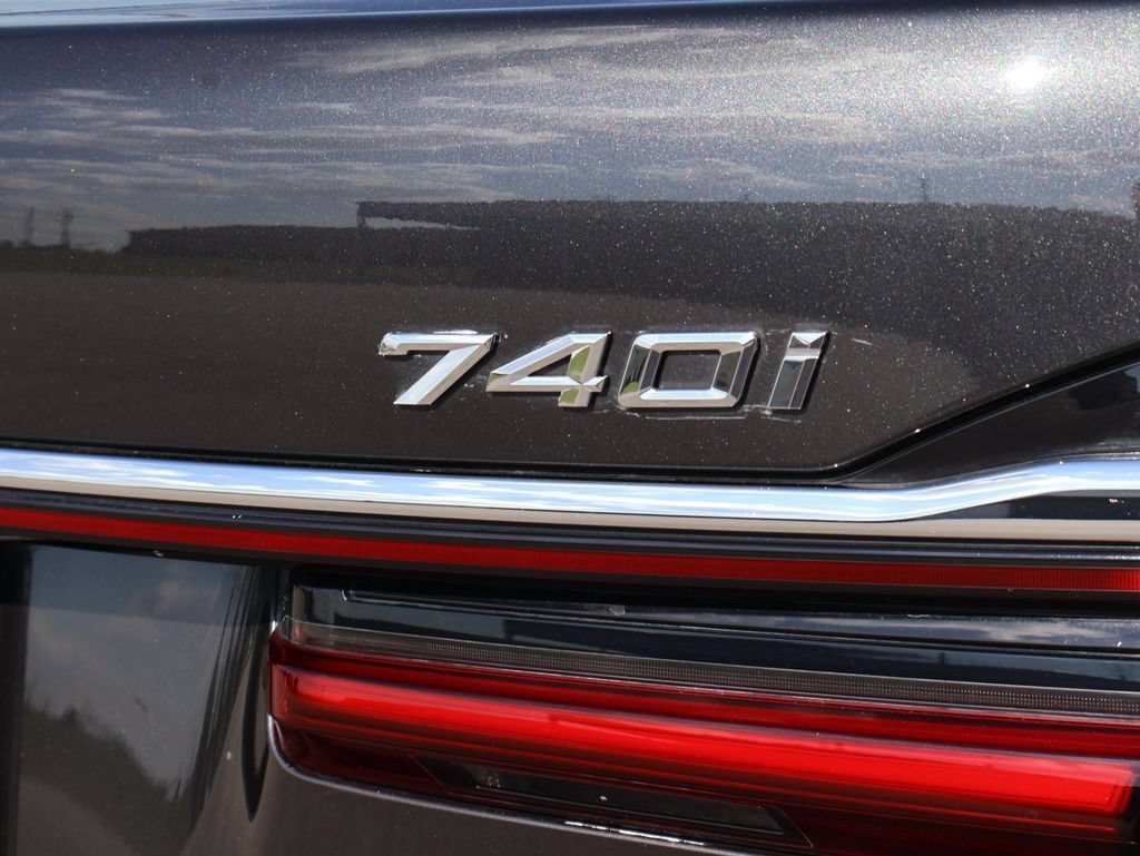 Used 2022 BMW 740i xDrive w/ Premium Package AWD/4WD image 8