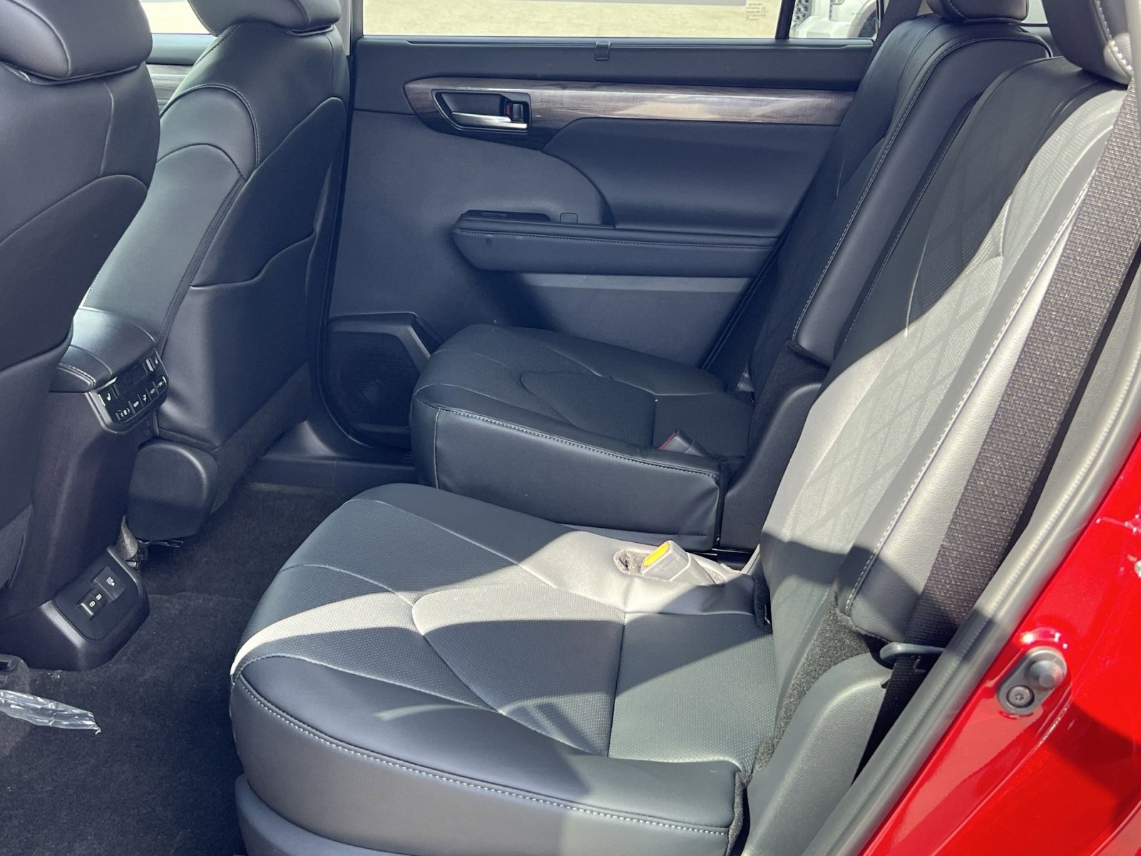 New 2025 Toyota Highlander Platinum image 19