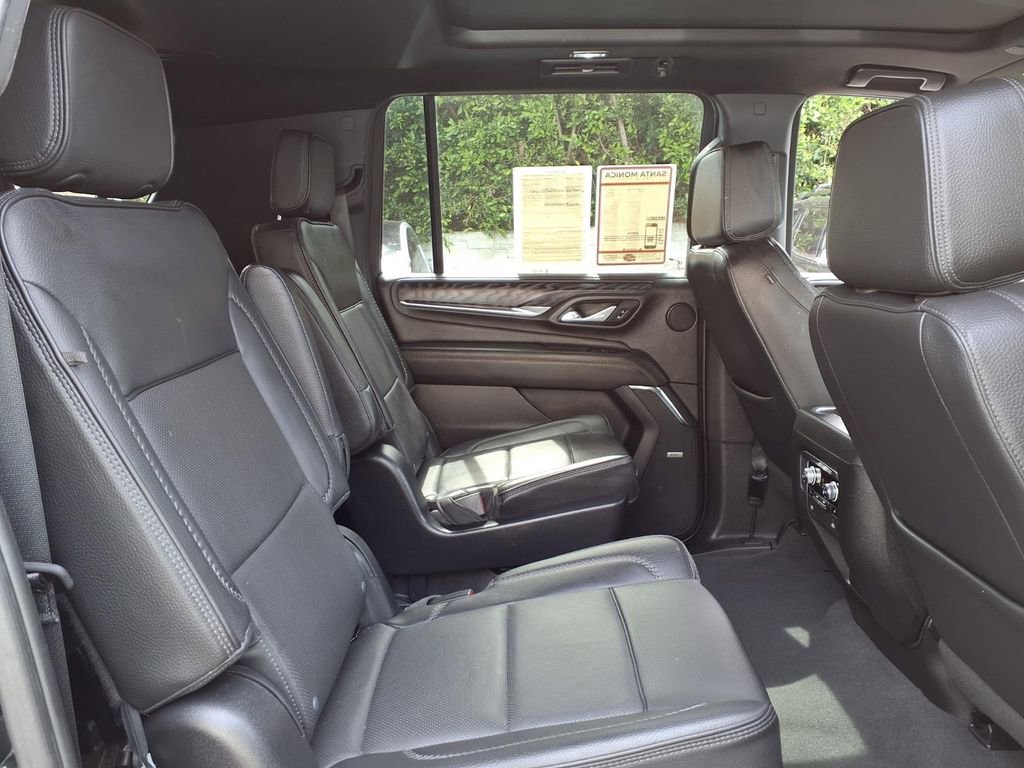 Used 2023 GMC Yukon XL Denali image 8