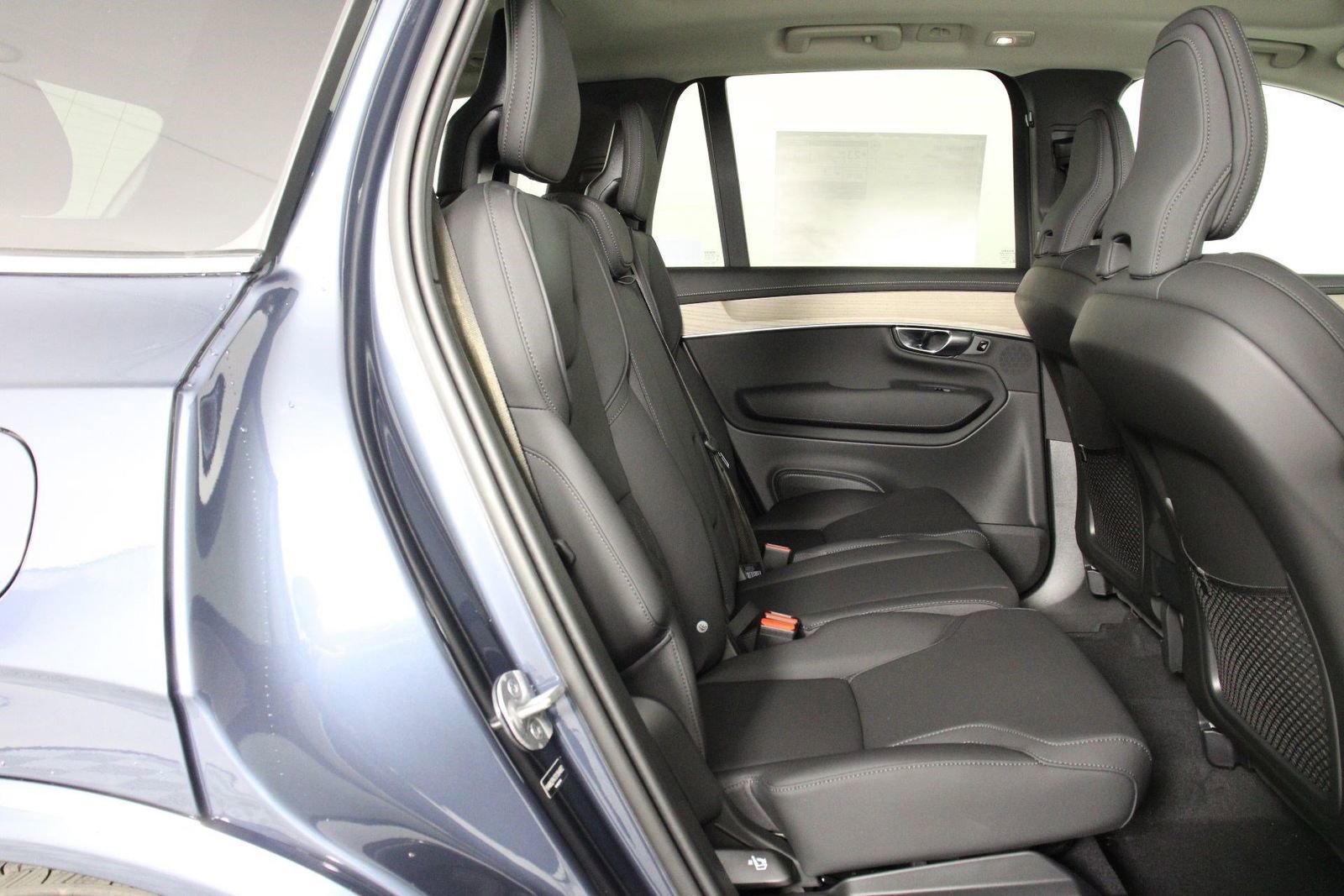 New 2025 Volvo XC90 B6 Core image 11