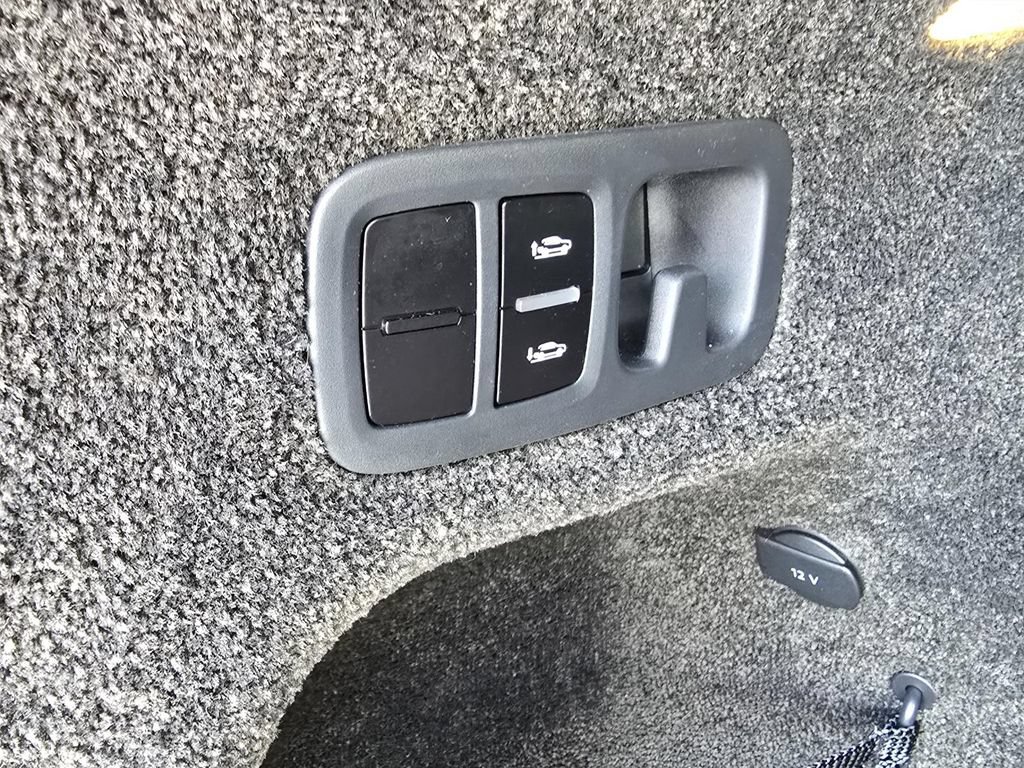 Used 2022 Bentley Bentayga AWD/4WD image 11