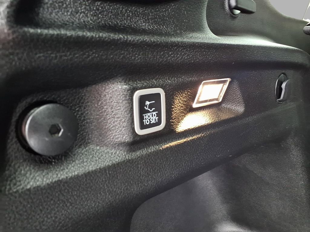 Used 2023 Jeep Grand Cherokee L Limited w/ Black Appearance Package image 28