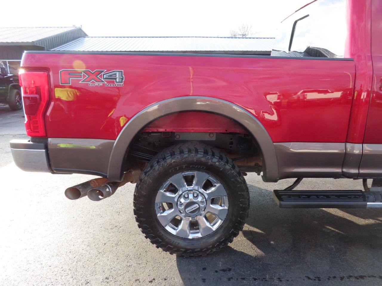 Used 2017 Ford F350 Lariat w/ Chrome Package image 19