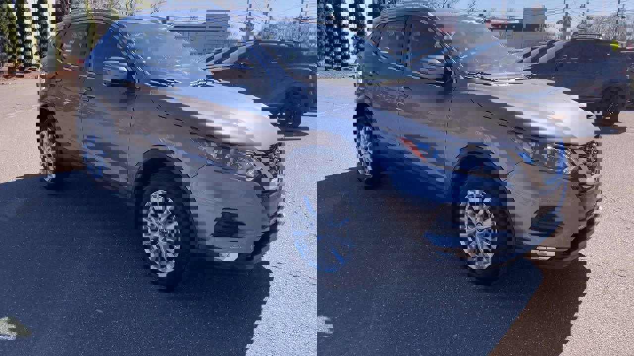 Used 2022 Nissan Rogue Sport SV w/ Technology Package image 2