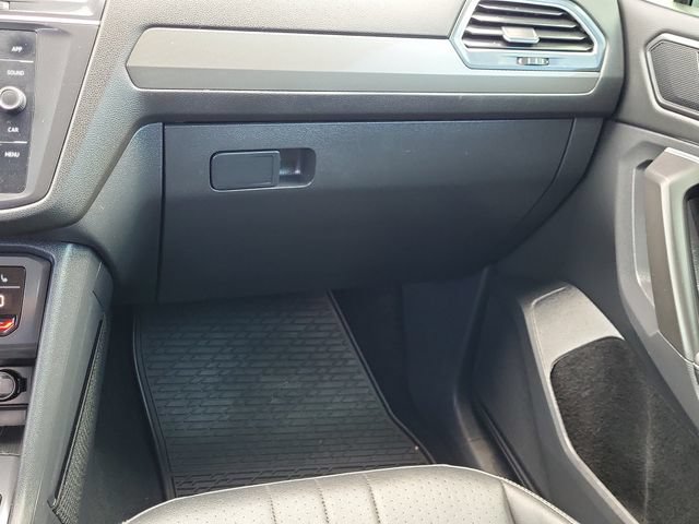 Used 2022 Volkswagen Tiguan SE AWD/4WD image 27