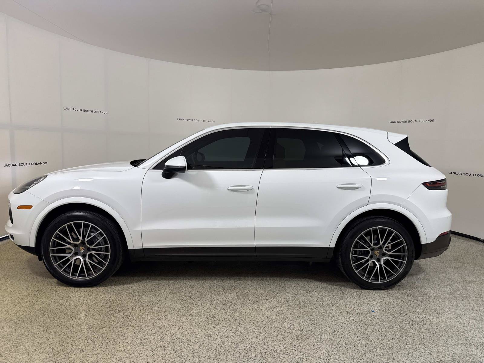Used 2021 Porsche Cayenne AWD/4WD image 2