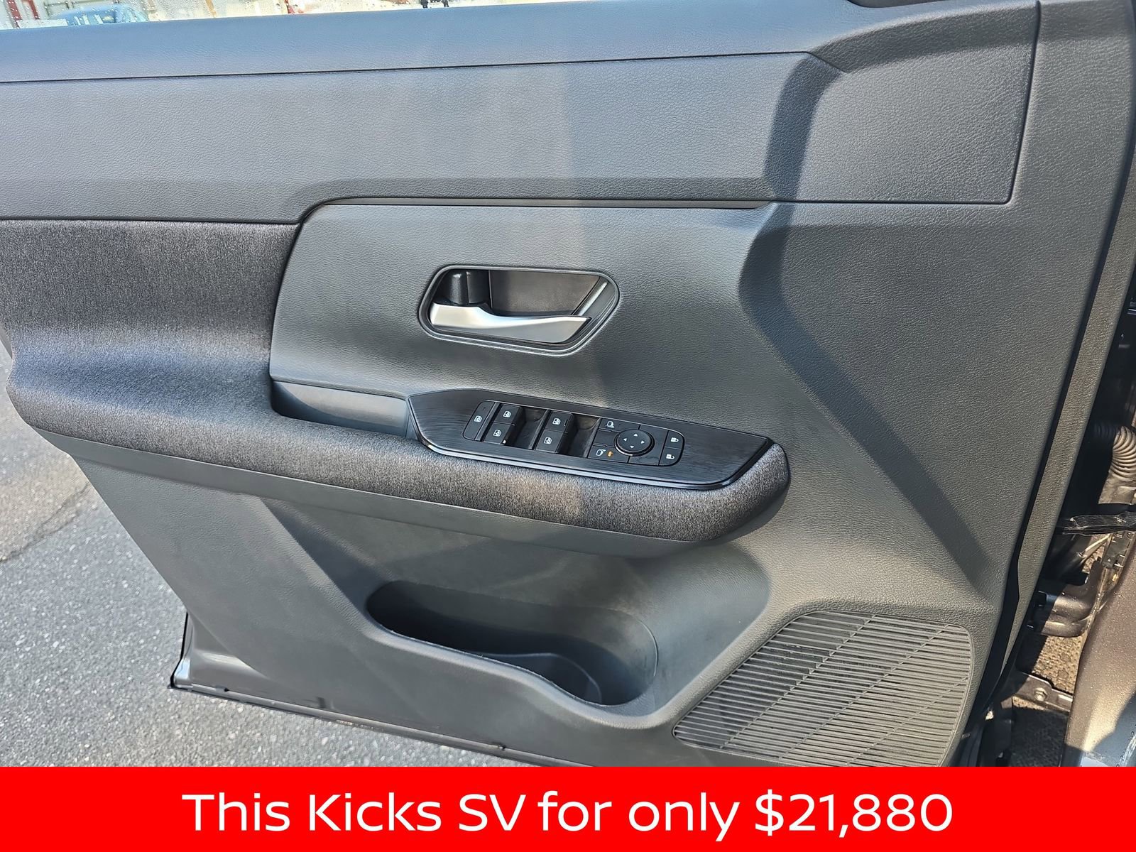 Used 2025 Nissan Kicks SV image 30
