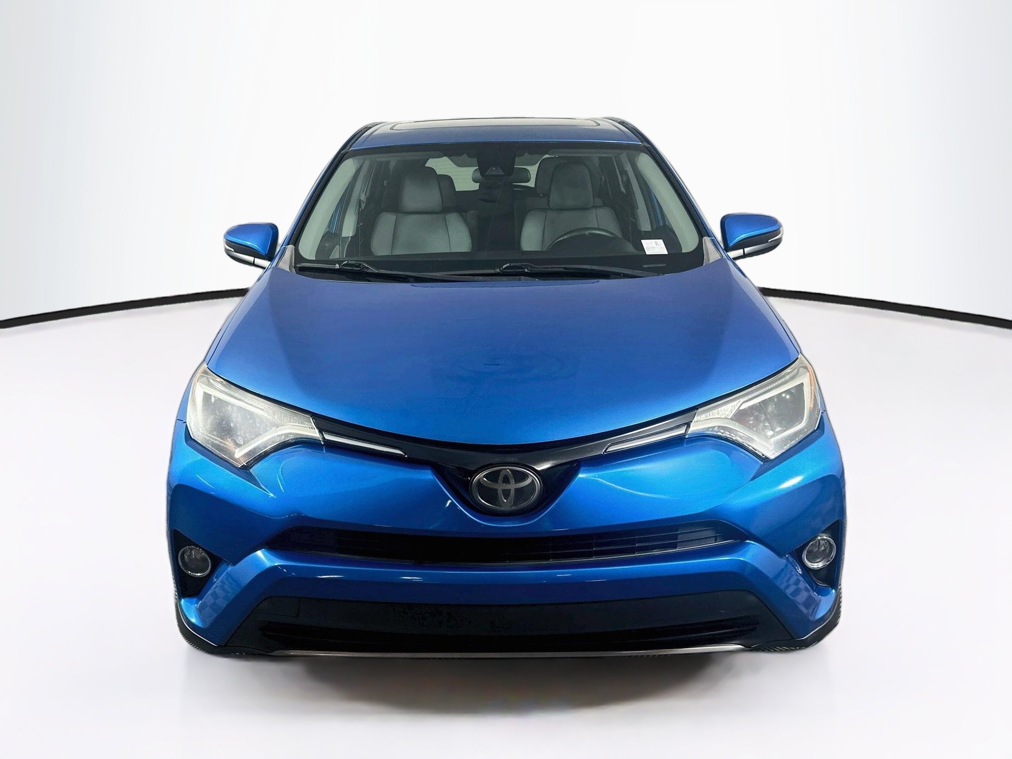 Used 2018 Toyota RAV4 XLE FWD image 2