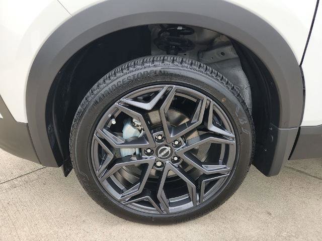 Certified 2025 Nissan Kicks SR FWD image 30