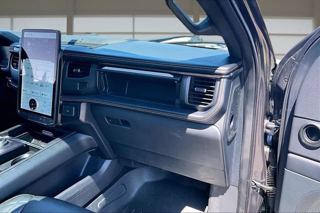 Used 2022 Ford Expedition Max Platinum AWD/4WD image 17