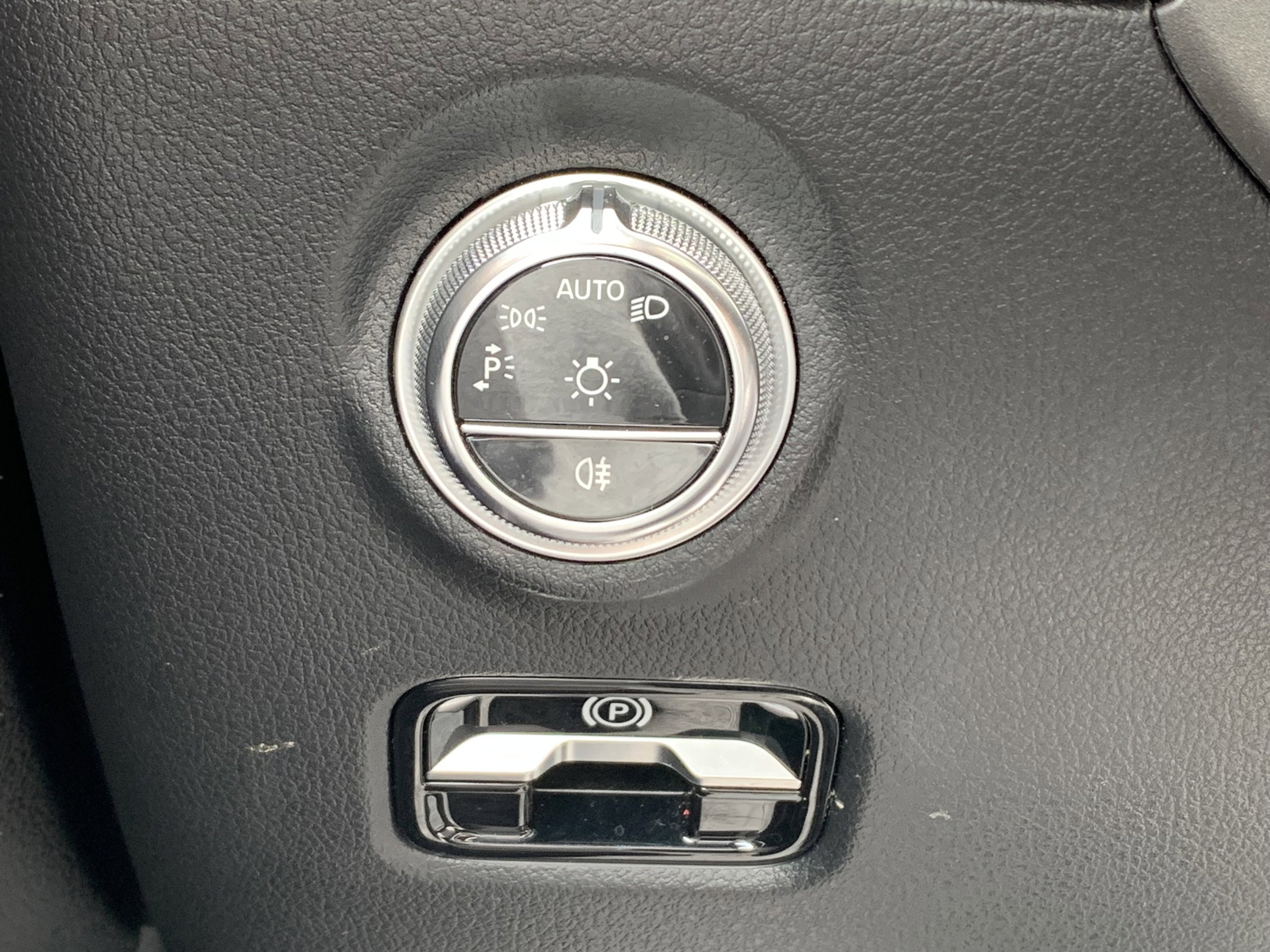 Used 2022 Mercedes-Benz C 300 4MATIC Sedan w/ Exclusive Trim Package image 41