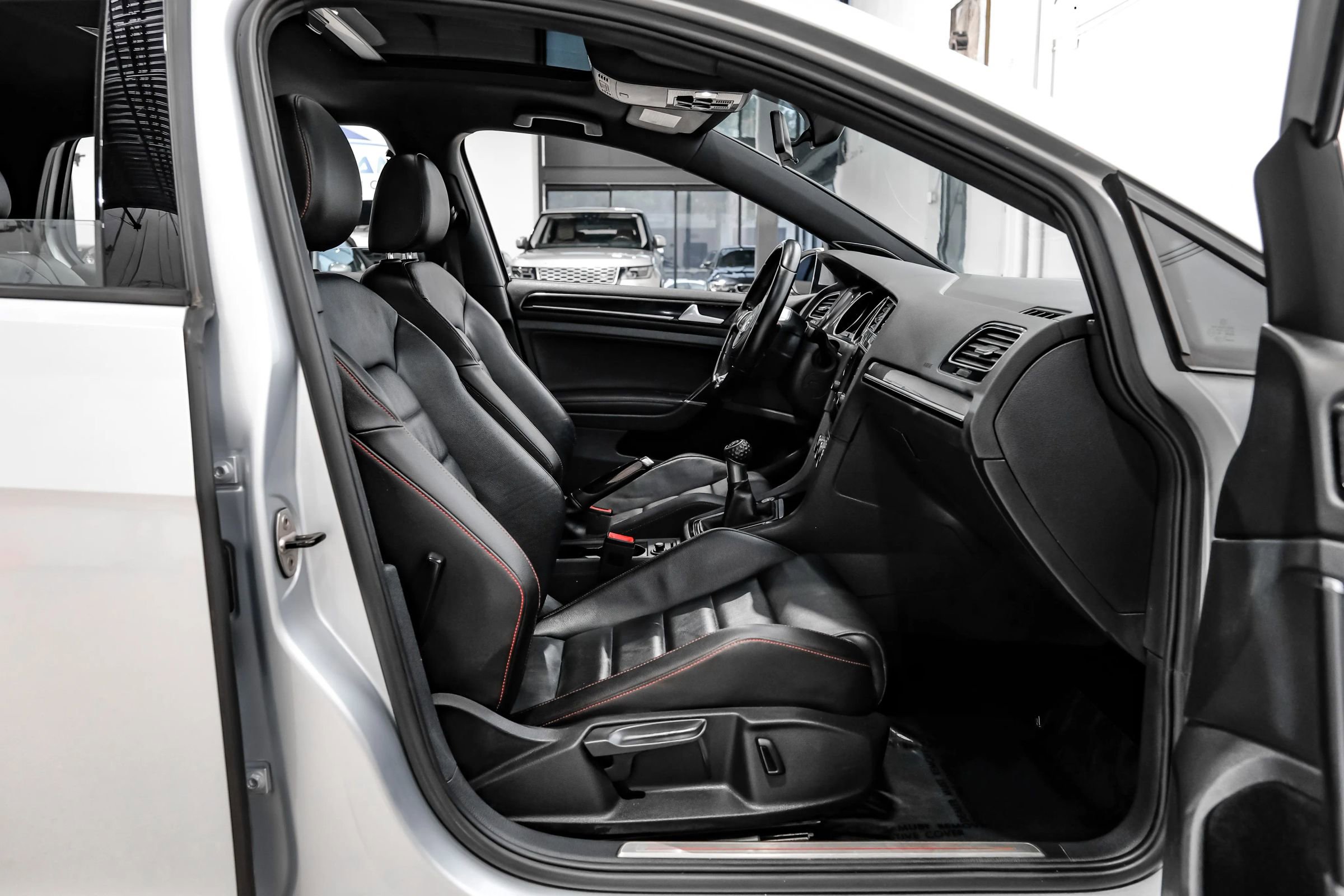 Used 2017 Volkswagen GTI SE FWD image 43