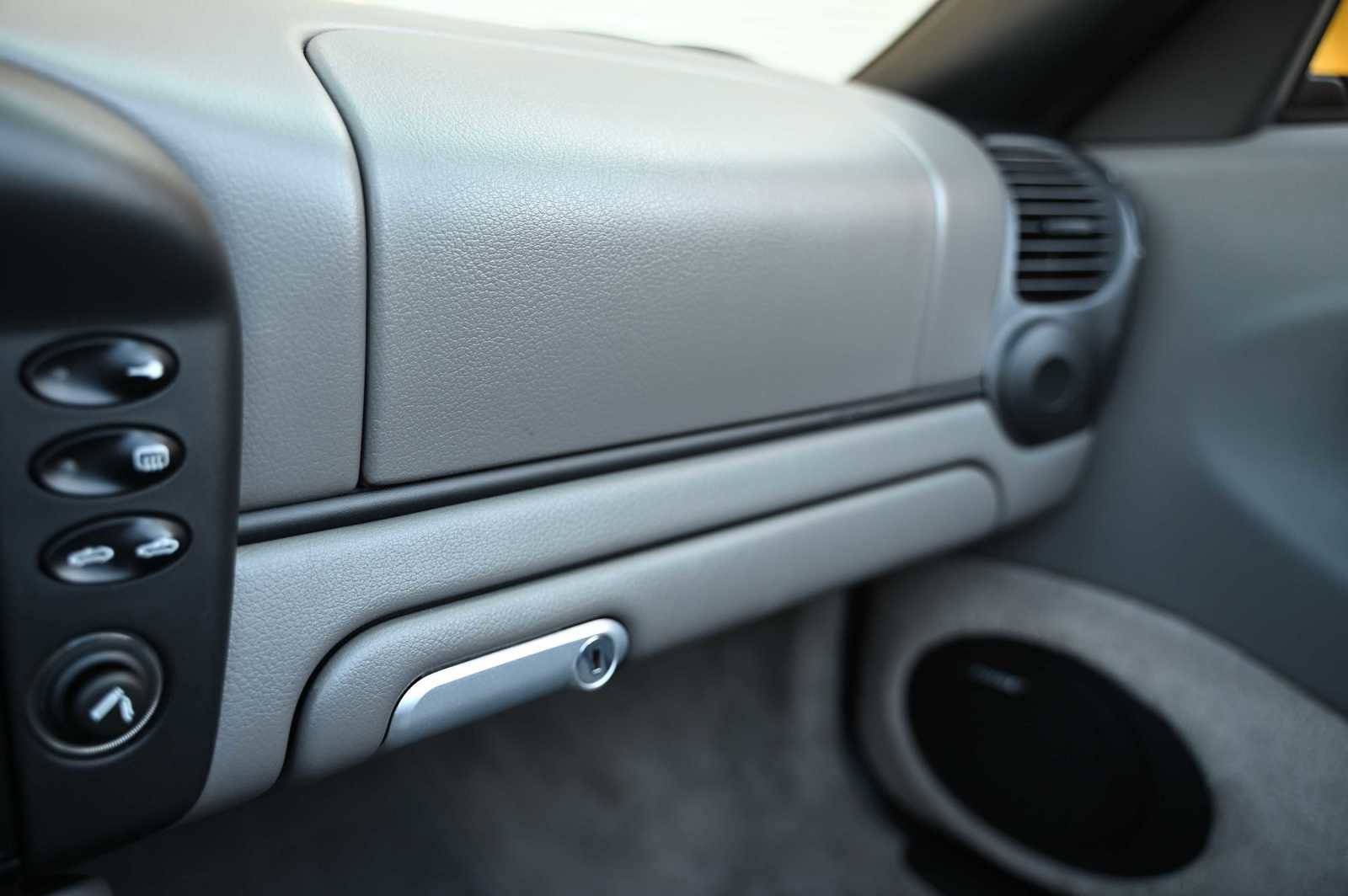 Used 2004 Porsche Boxster CABRIOLET 2D image 19