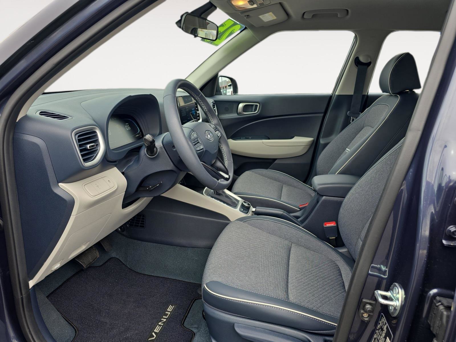 Certified 2025 Hyundai Venue Limited image 10