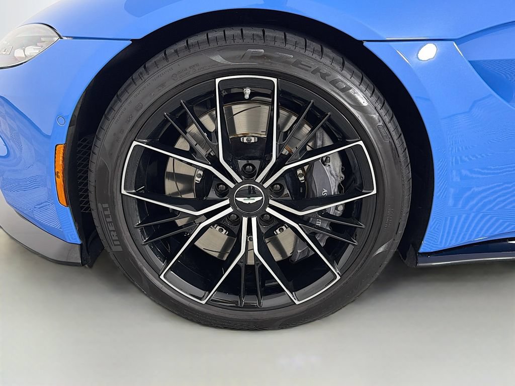 Used 2021 Aston Martin V8 Vantage Roadster RWD image 28
