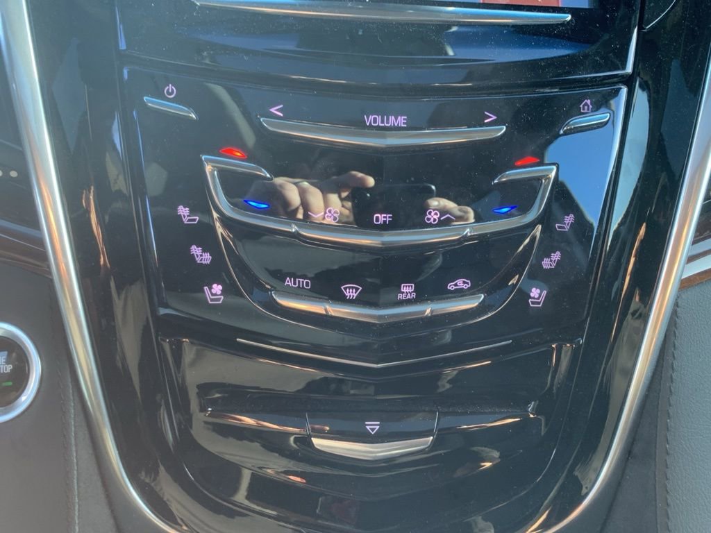 Used 2019 Cadillac Escalade Luxury image 19