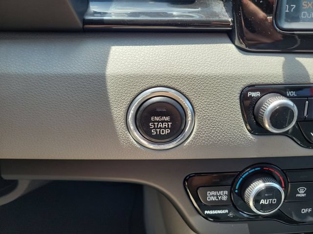 Used 2019 Kia Niro Touring FWD image 27