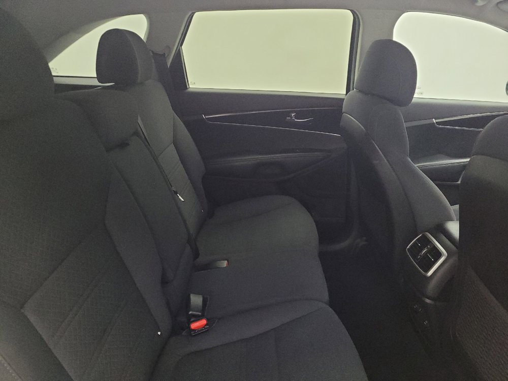 Used 2017 Kia Sorento AWD image 19