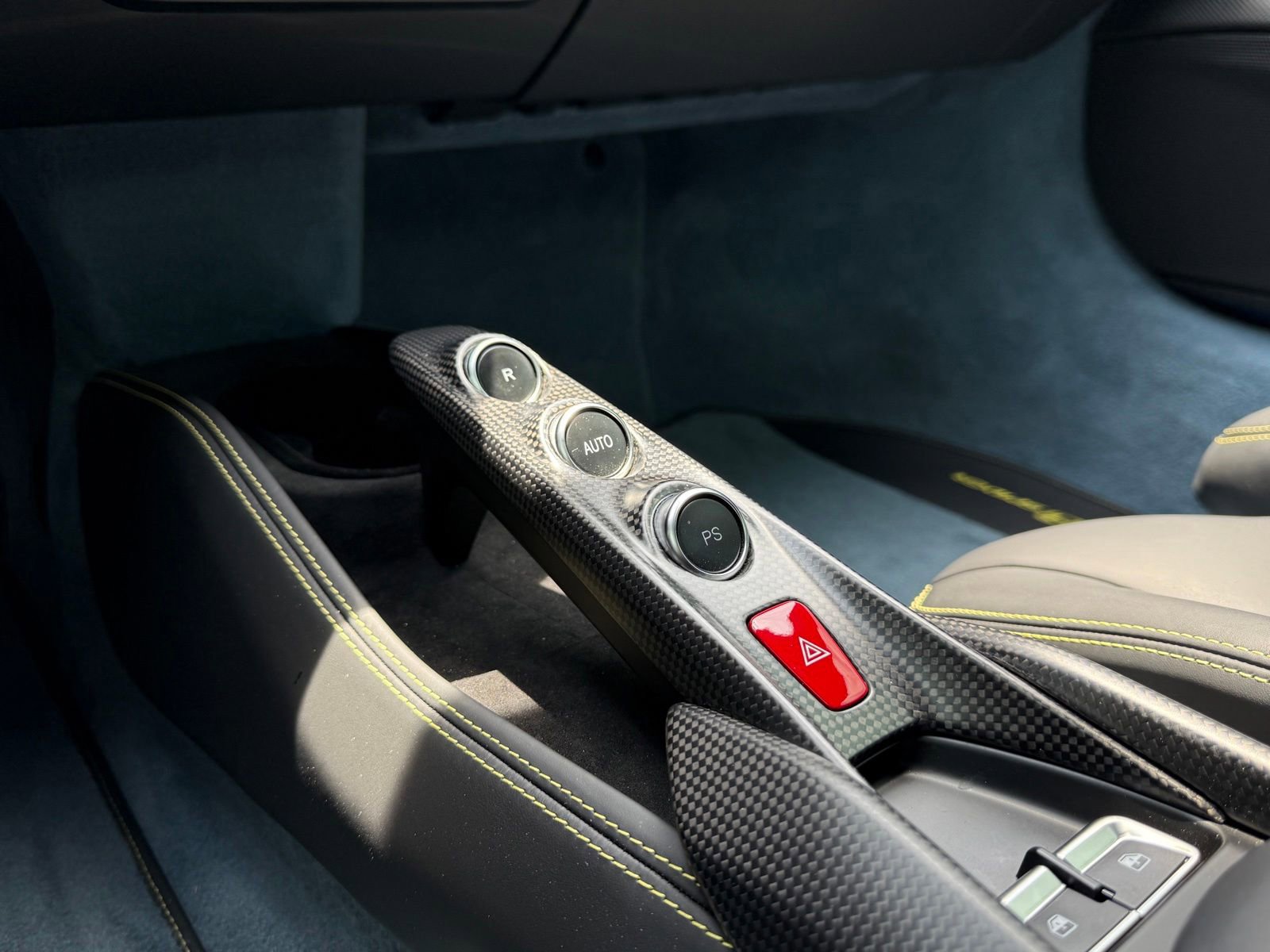 Used 2022 Ferrari F8 Tributo RWD image 28