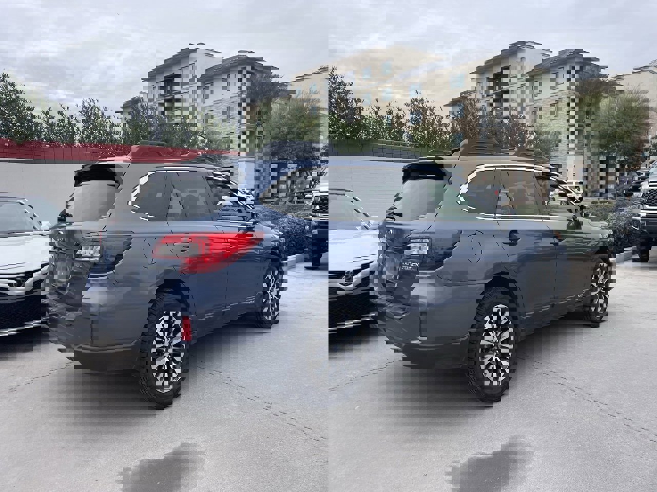 Used 2015 Subaru Outback 2.5i Limited image 2