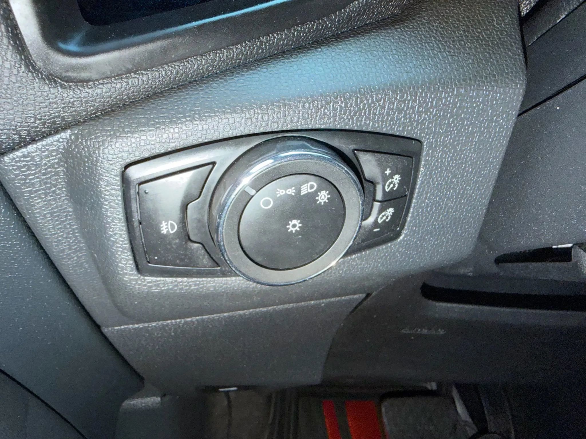 Used 2021 Ford EcoSport SE w/ SE Convenience Package image 18