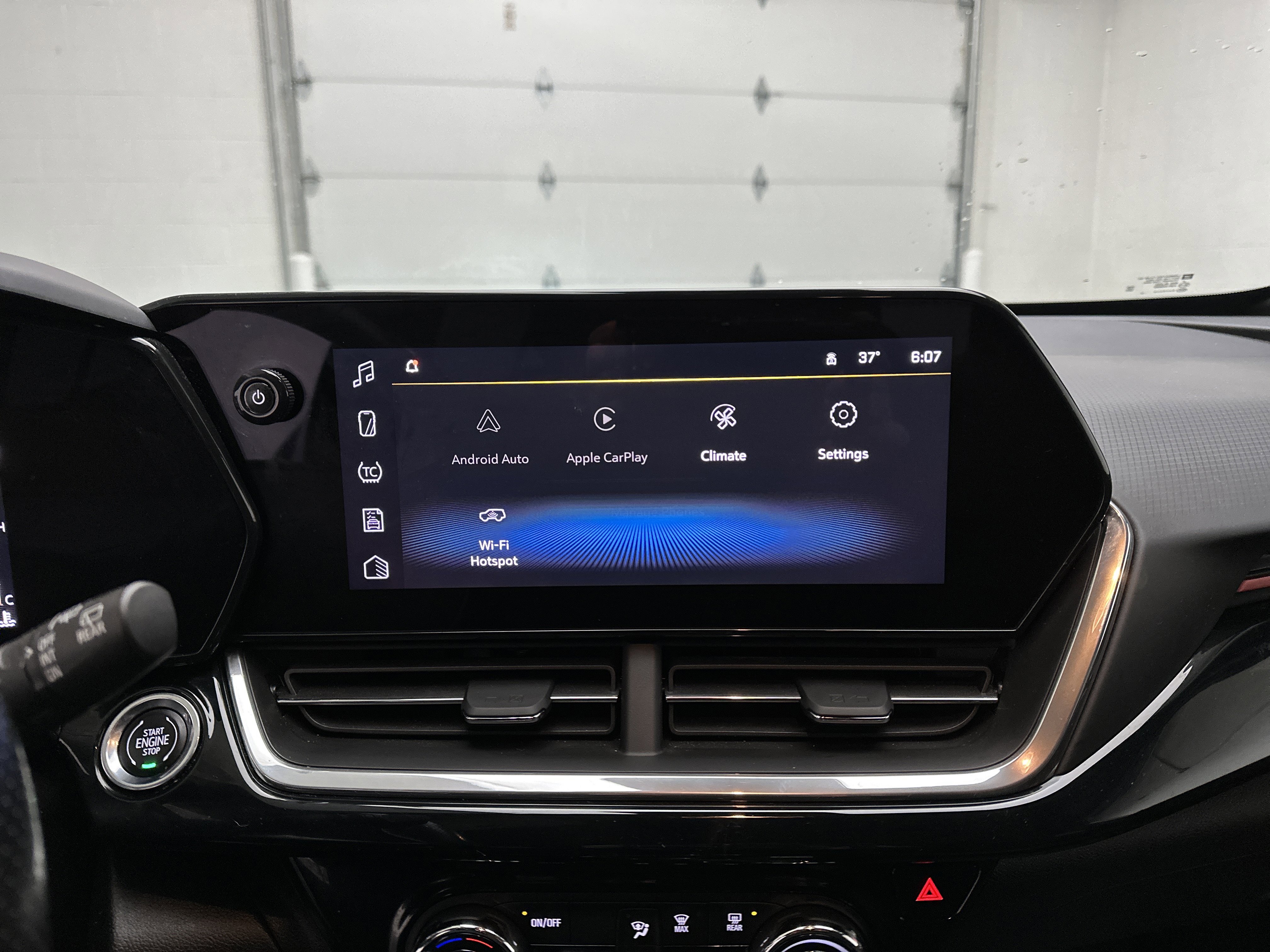 Used 2025 Chevrolet Trax RS w/ Driver Confidence Package image 27