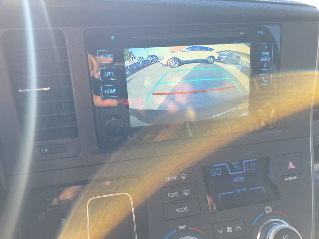 Used 2016 Toyota Sienna SE Premium FWD image 19