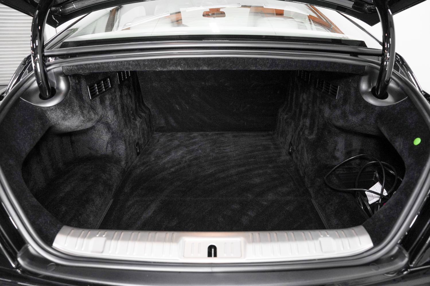 Used 2017 Rolls-Royce Wraith image 48