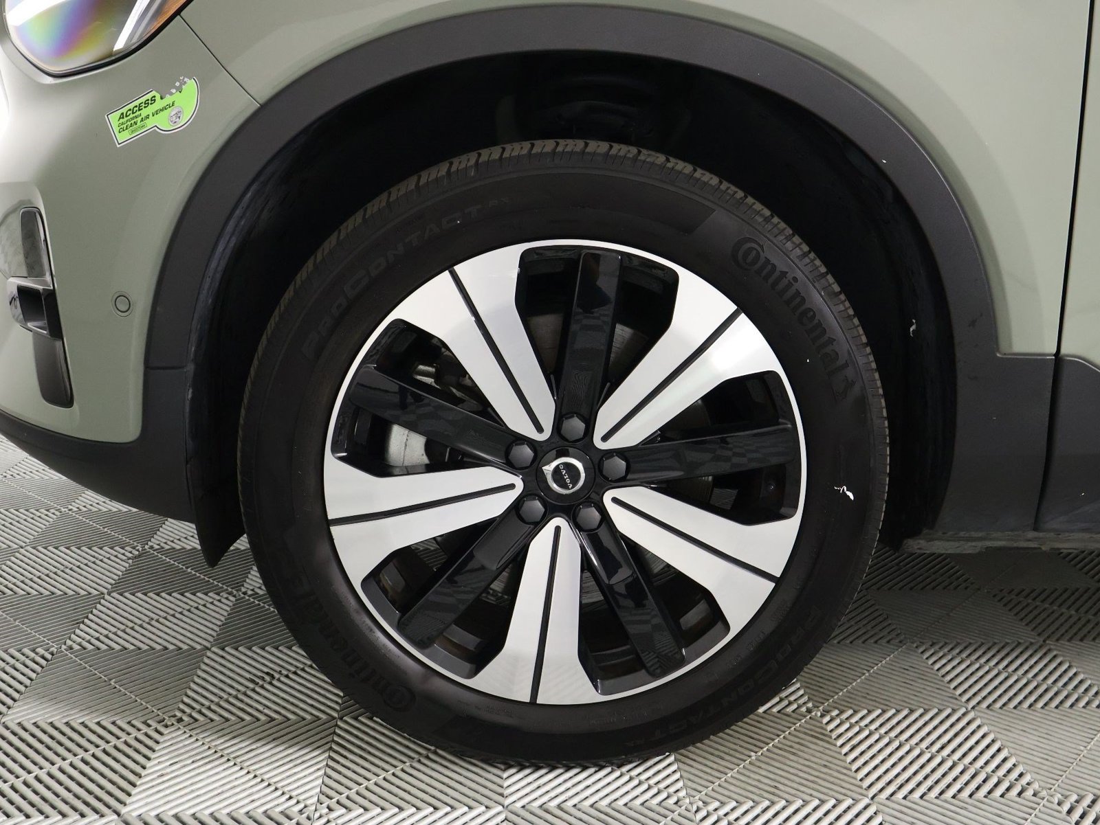 Certified 2023 Volvo C40 P8 Recharge Plus AWD/4WD image 27
