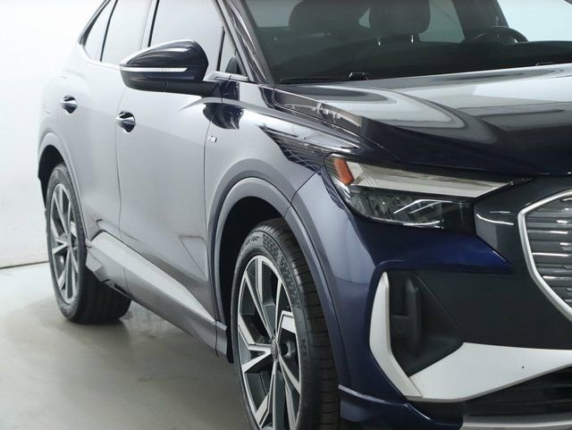 Used 2024 Audi Q4 e-tron Premium w/ Convenience Package image 8