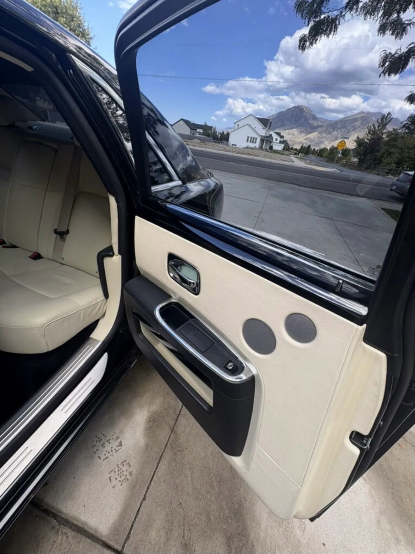 Used 2011 Rolls-Royce Ghost image 9