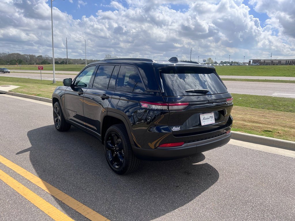 New 2026 Jeep Grand Cherokee Limited w/ Limited Altitude Package RWD image 7