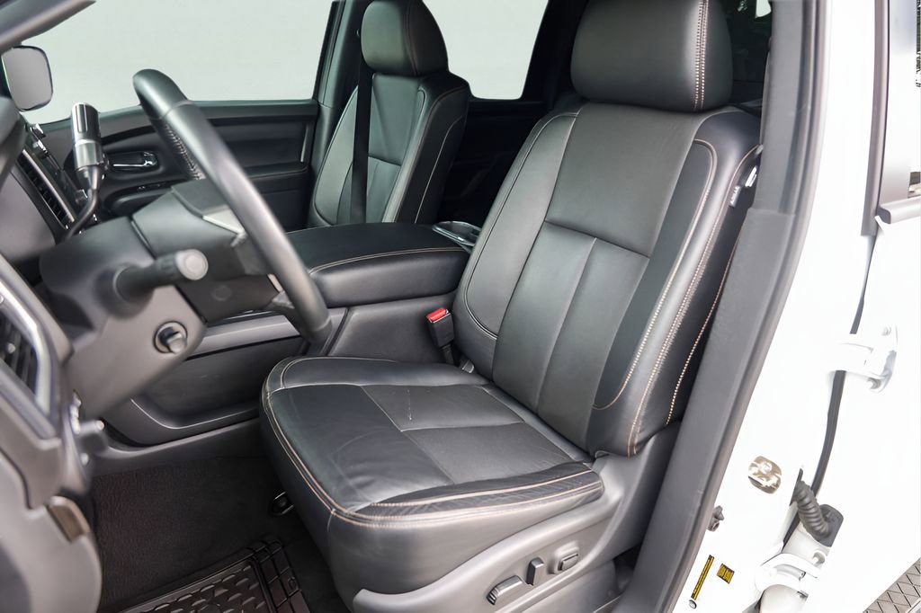 Used 2019 Nissan Titan SL w/ Midnight Edition AWD/4WD image 10
