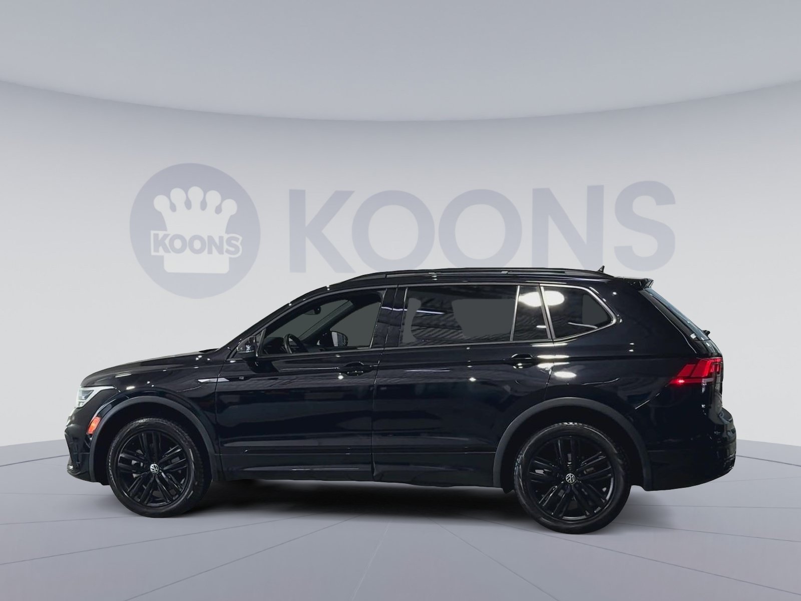 Used 2022 Volkswagen Tiguan SE R-Line AWD/4WD image 7