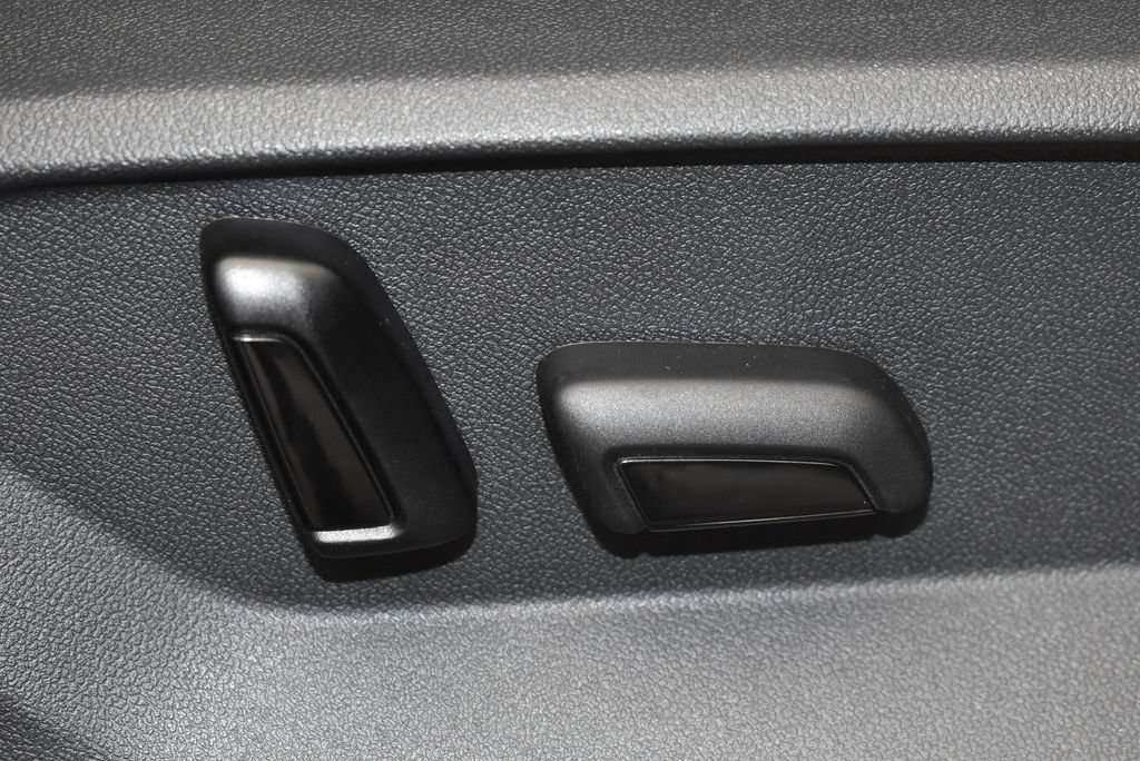 Used 2024 Volkswagen Tiguan SEL R-Line AWD/4WD image 29