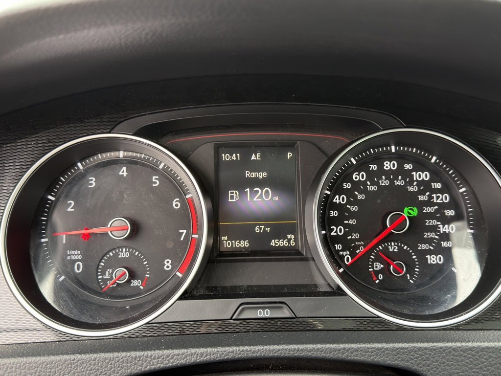 Used 2016 Volkswagen Golf 4-Door image 11